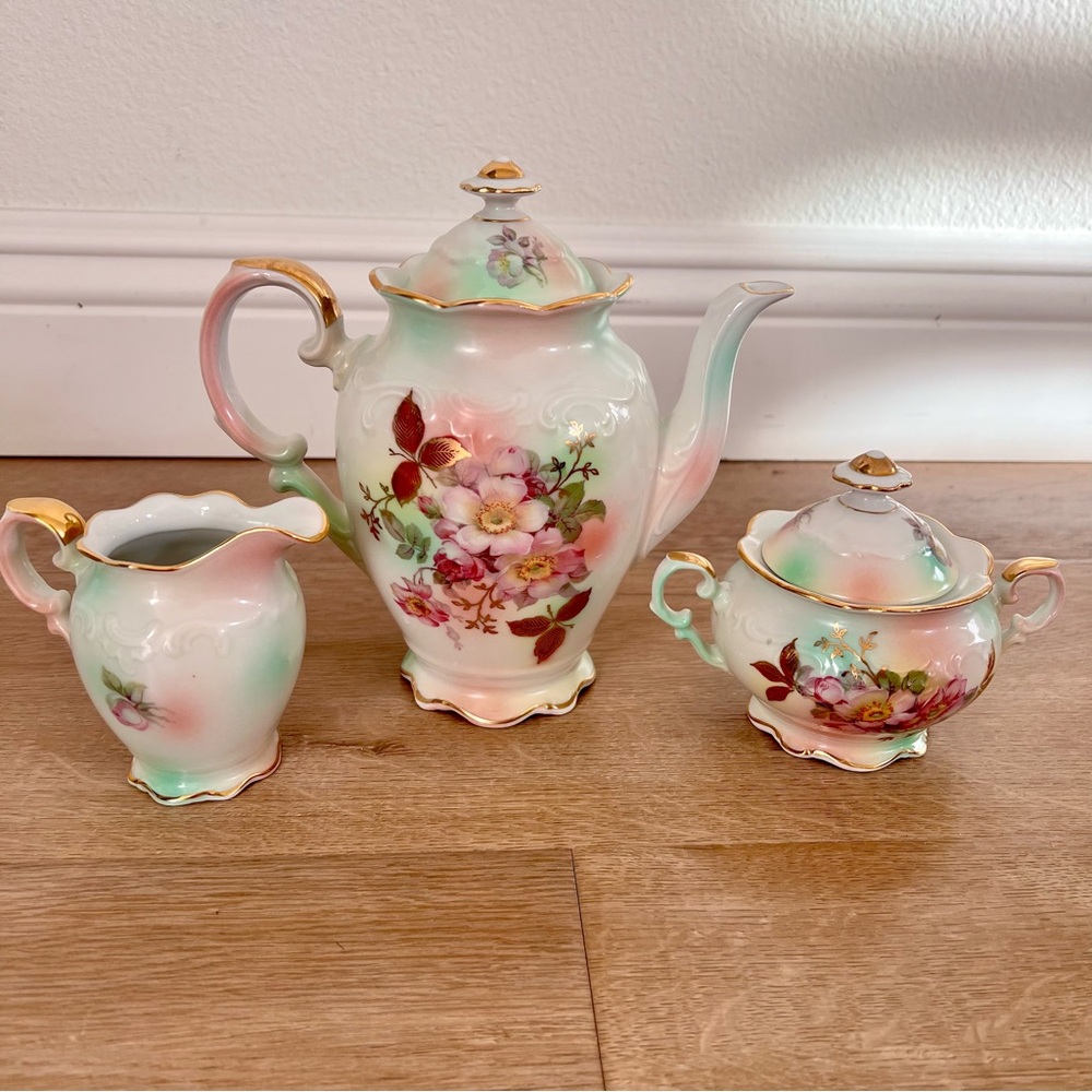Vtg 1945’s Schumann Bavaria Wild Rose Blush Coffee Pot, Creamer, Sugar Bowl‎ Set